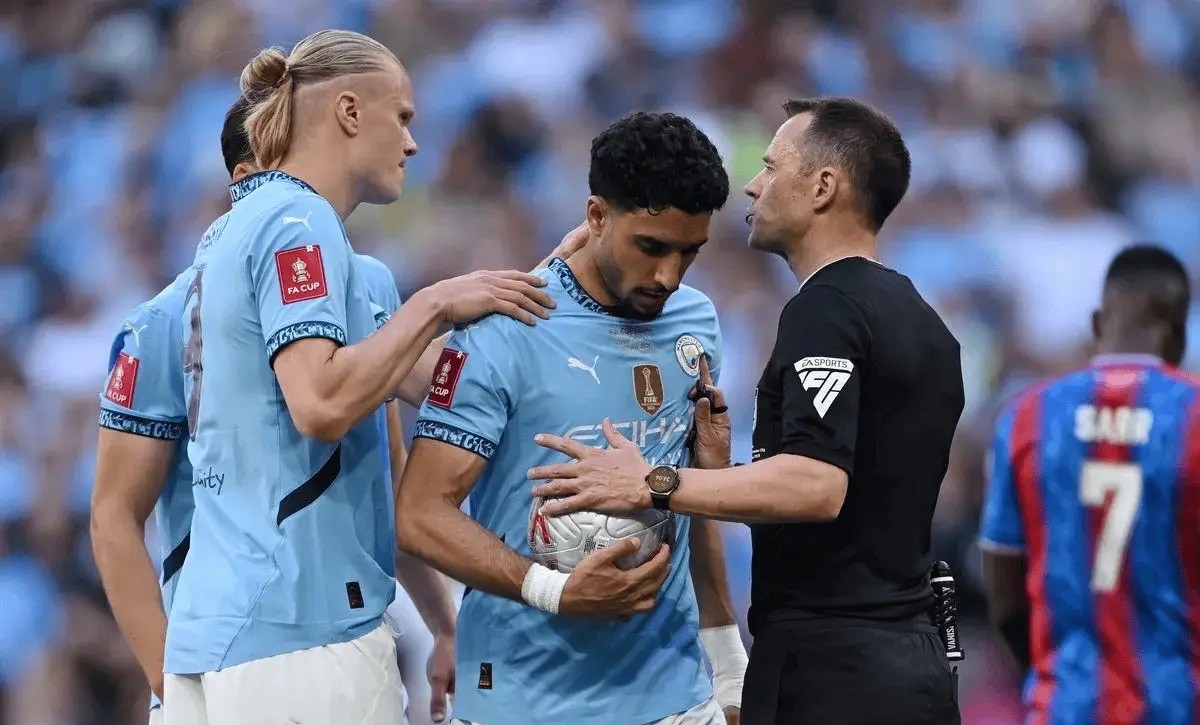 关于西甲今晨再迎强敌，多特蒙德再遭质疑，主帅态度：信心回归，临场指挥获称赞的信息