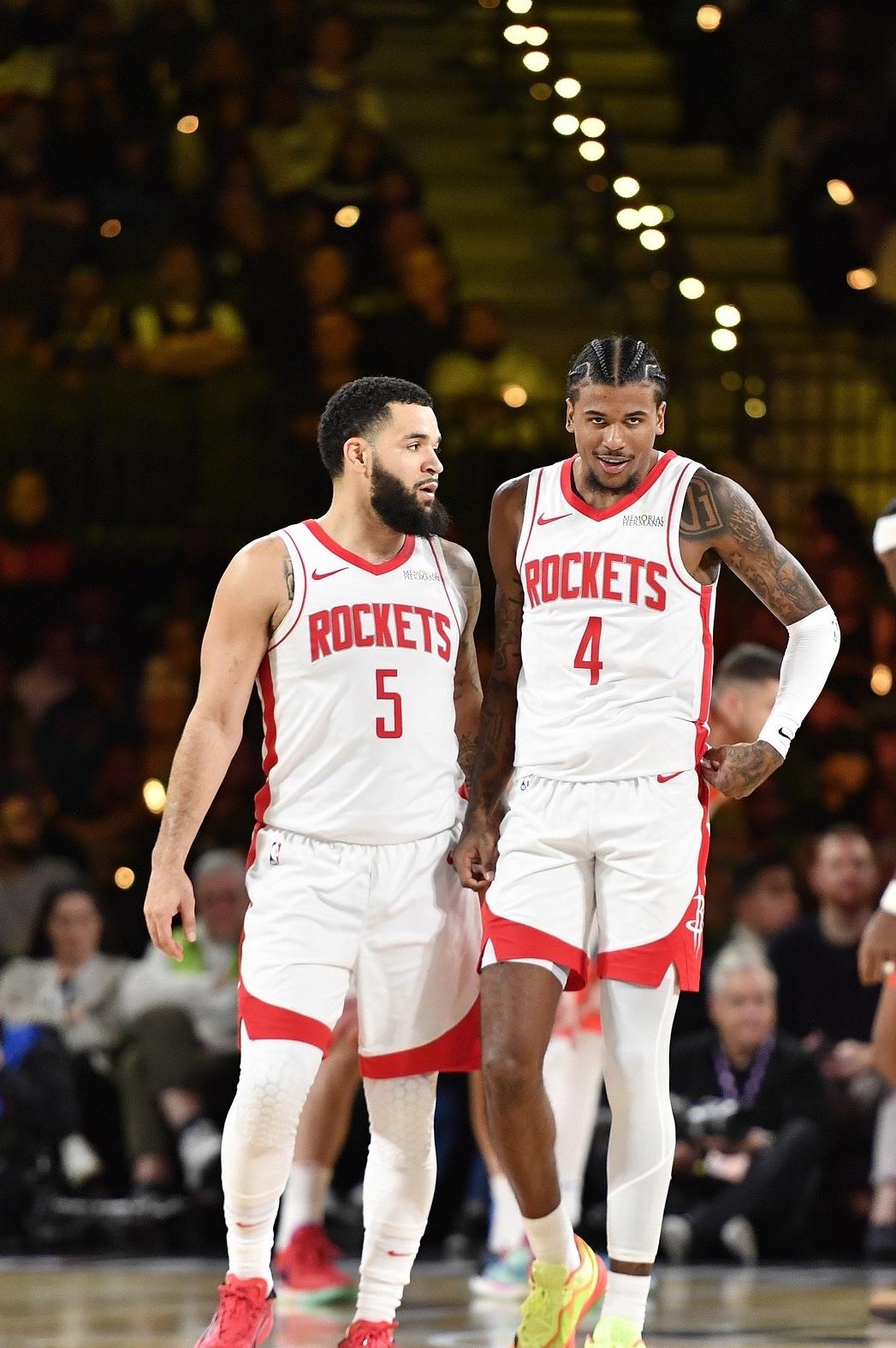 休斯敦火箭发布备战花絮，赛前官宣签约，NBA季后赛任务艰巨，更衣室氛围转暖的简单介绍