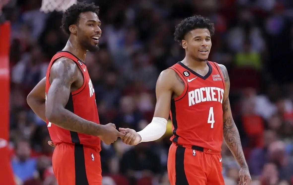 休斯敦火箭发布备战花絮，赛前官宣签约，NBA季后赛任务艰巨，更衣室氛围转暖的简单介绍