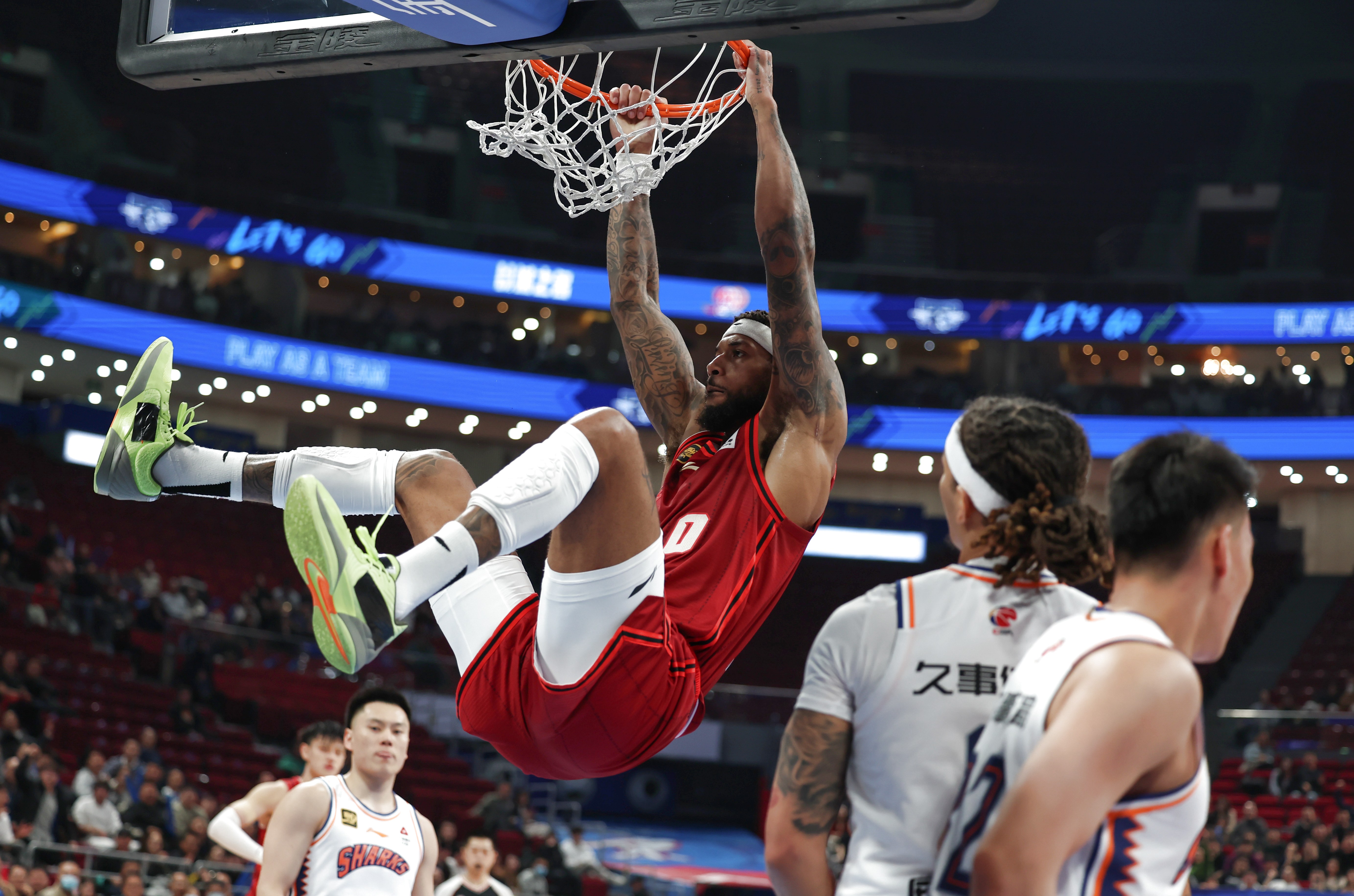 赛前丹佛掘金备战欧篮联，远射贴柱细节曝光，气氛紧张，球队文化再被提及的简单介绍