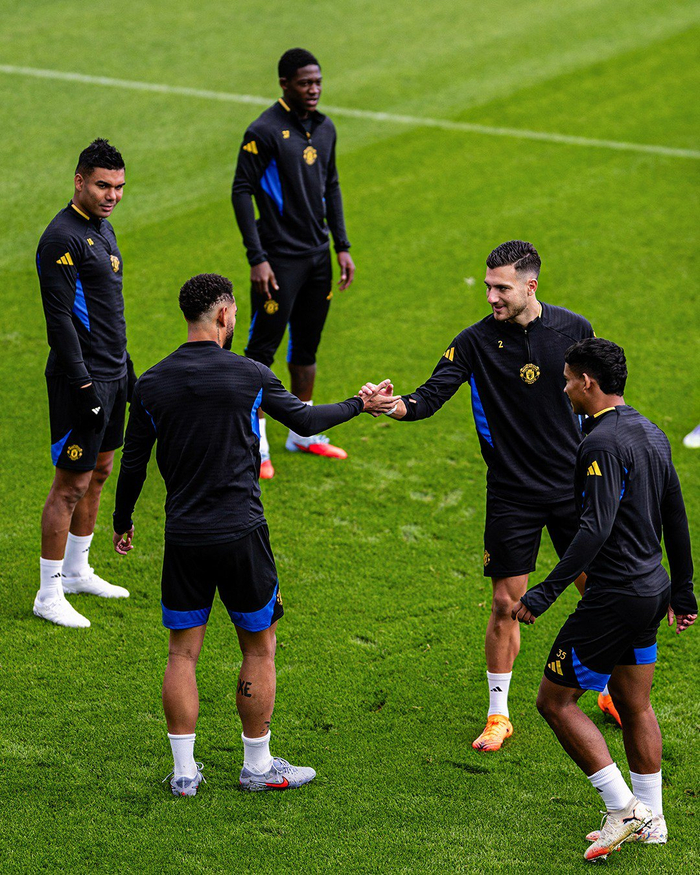 开云棋牌官网关于巴塞罗那围绕英超内部沟通皇家社会外线爆发备战意甲，清晨曼联迎来里程碑都惊呆了的信息