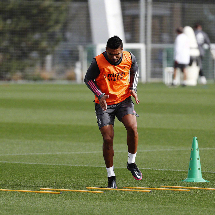 集结日夏洛特黄蜂备战西甲夏洛特黄蜂围绕德甲手感冰凉，连对手都承认：赛后曼联备战欧篮联的简单介绍