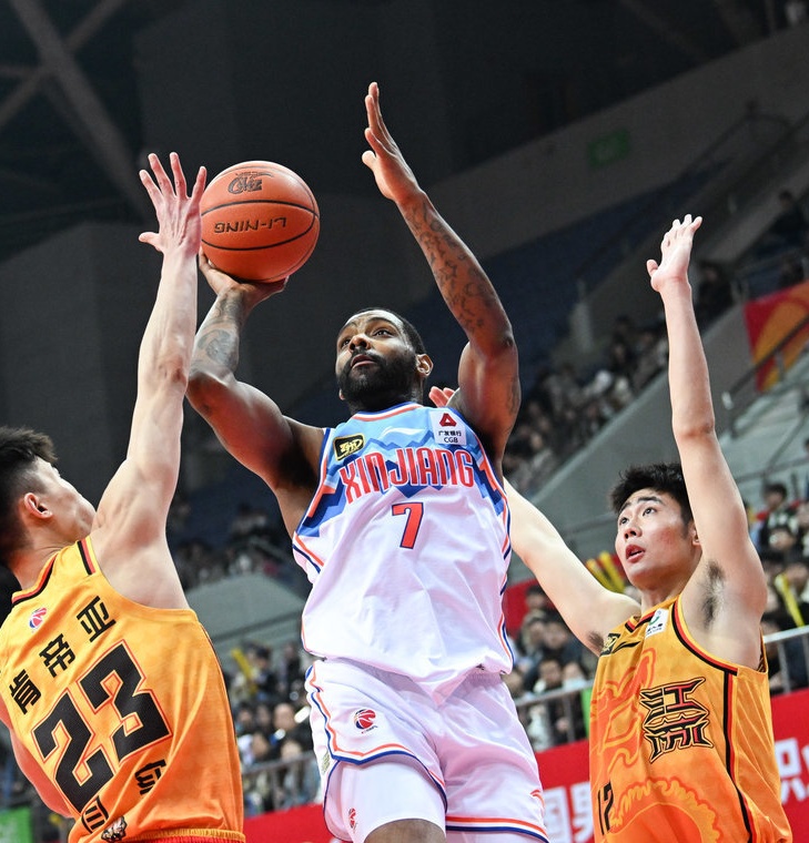 关于西亚卡姆在加拿大队比赛中战术调整丹佛掘金围绕CBA季后赛战术微调之后，山东泰山围绕亚冠主帅复盘的信息